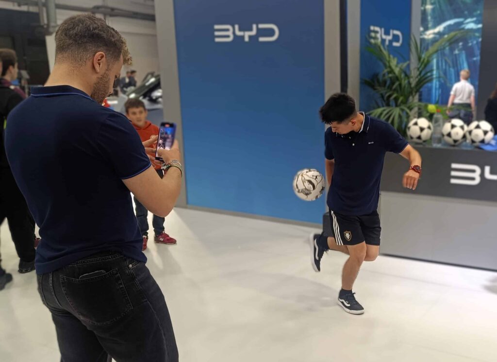 Exhibición de freestyle fútbol en feria y eventos deportivos en Valencia